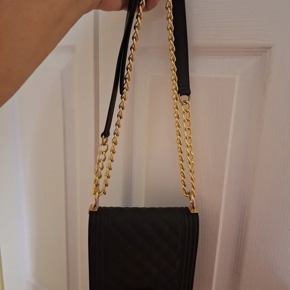 Elegant Black Quilted Chain Bag - Picture 10 of 16